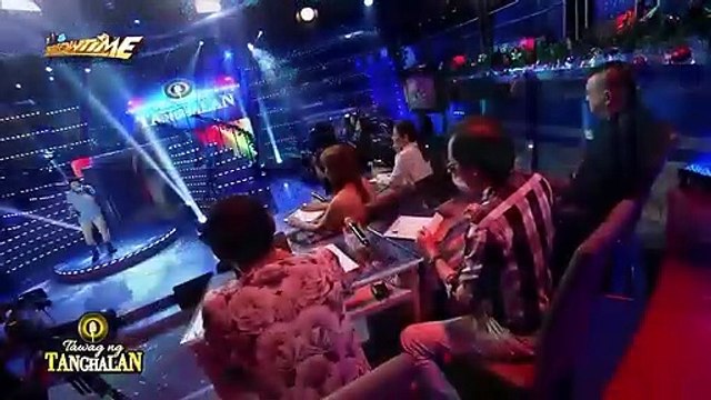 Metro Manila contender Ronaldo Navarro sings Chicago’s Hard To Say I’m Sorry