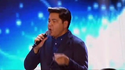 Martin, Agot sing "I'll Be Home For Christmas"