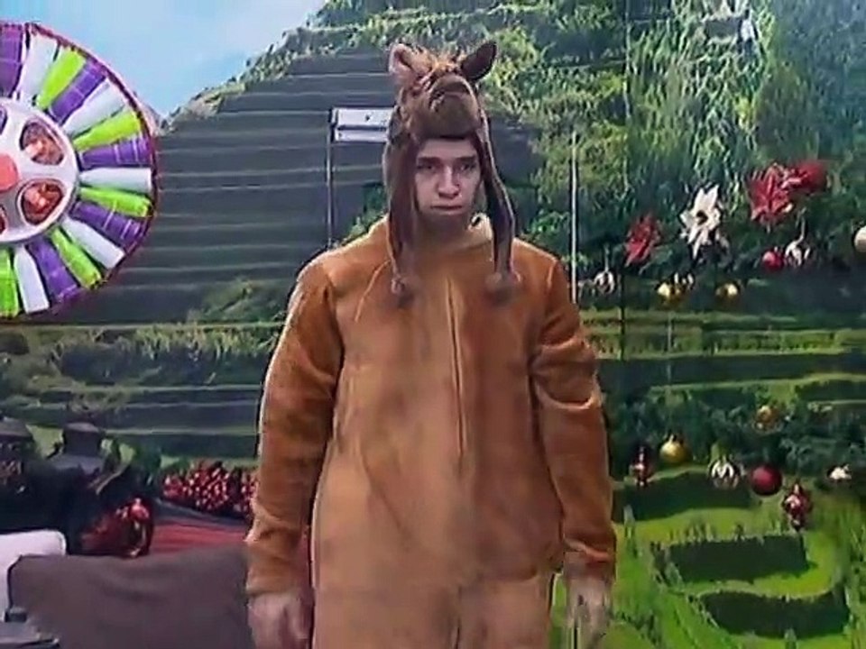 Wil at Tanner, nakipaglaro habang naka-costume ng hayop