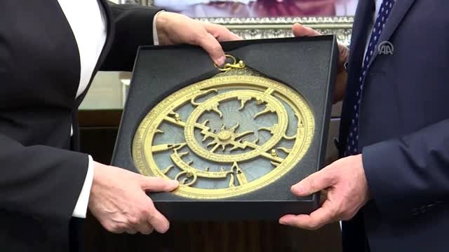 Meral Akşener'den Türk bayrağını yırtan ırkçı Yunan milletvekiline tepki