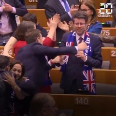 Brexit: Les eurodéputés chantent pour le départ des Britanniques
