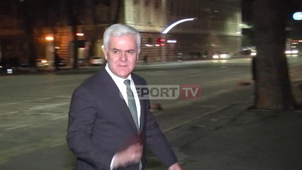 Report TV -Ambasadorja e SHBA së bën bashkë në koktej demokratë dhe socialistë