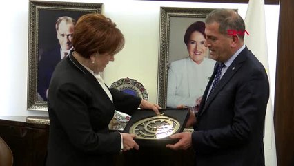 İzmir akşener'den 'bayrak' tepkisi bunun alçaklık olduğunu düşünüyorum