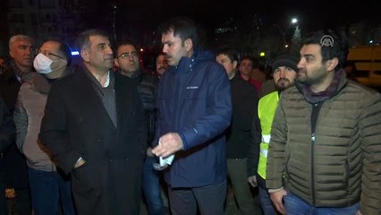 Bakan Kurum, yıkımı devam eden binalarda incelemelerde bulundu
