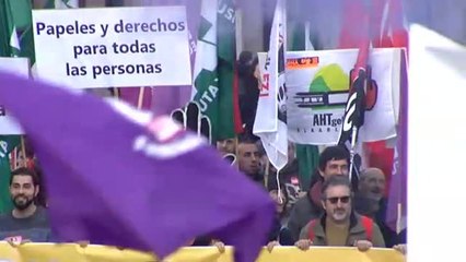Al menos diez detenidos y mucha tensión en la jornada de huelga general en Navarra y País Vasco