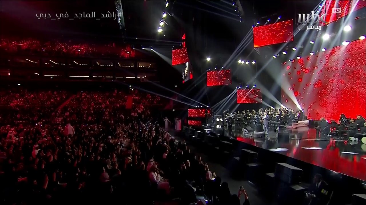 الجماهير تغني مع راشد الماجد أكثر شخص بالدنيا