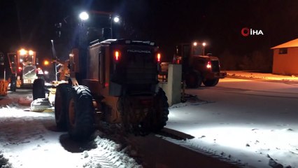 Vauk Geçidi'nde kar esareti