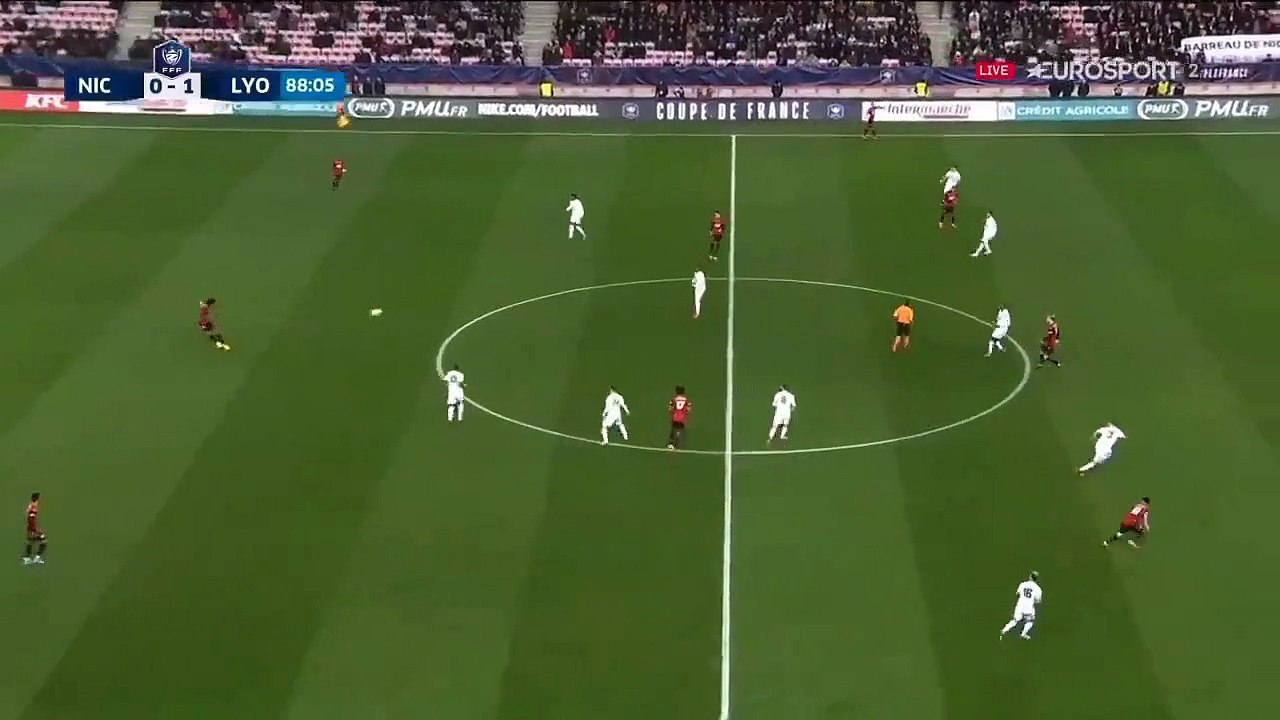 But magnifique d'Adam Ounas face à Lyon ! Contrôle aile de pigeon et frappe !