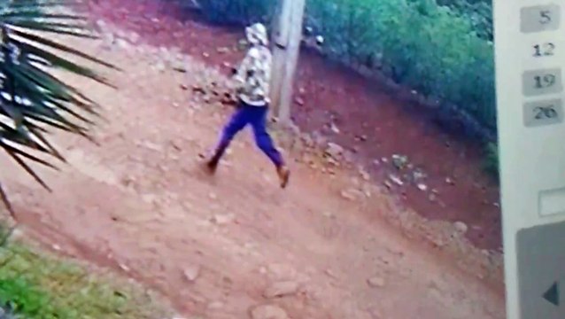 Câmera flagra suspeitos de assaltar idosos no Bairro Lago Azul