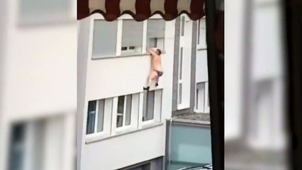 Facebook: Cae un hombre desnudo de un segundo piso
