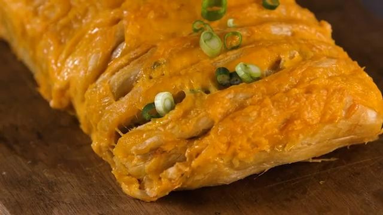 Buffalo Chicken Pull-Apart Bread