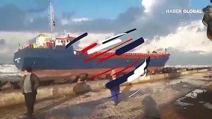 Hatay'da kargo gemisi karaya oturdu