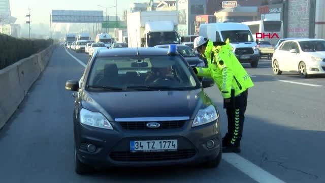 İstanbulda çakar ve emniyet şeridi denetimleri