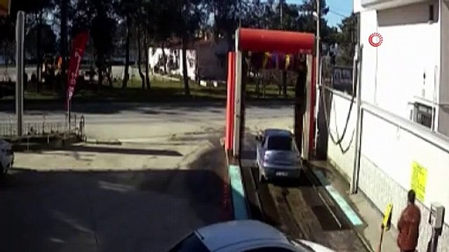 Yok böyle bir kaza! El frenini çekmeyi unutunca...