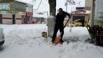 Karlıova’da karın boyu 40 santimi geçti, köy yolları ulaşıma kapandı