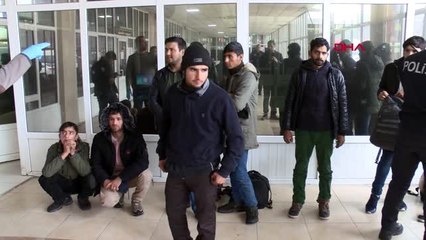 Adana'da 12 kaçak göçmen yakalandı