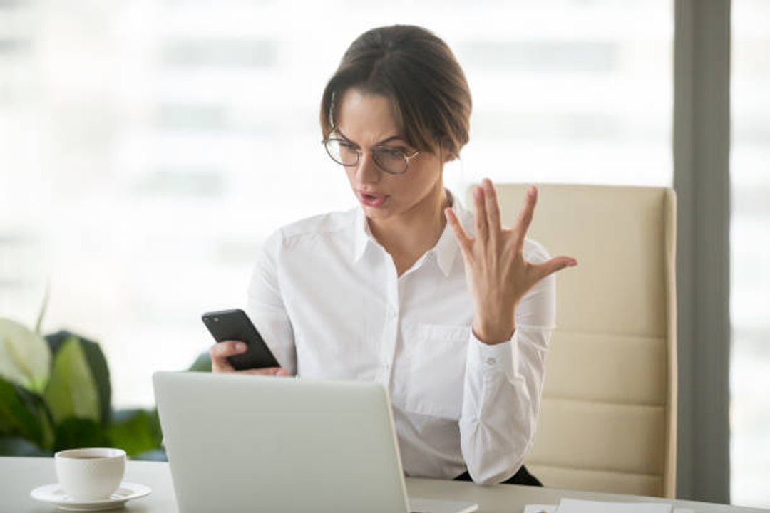 Büroangestellte fluchen 55 Mal pro Woche