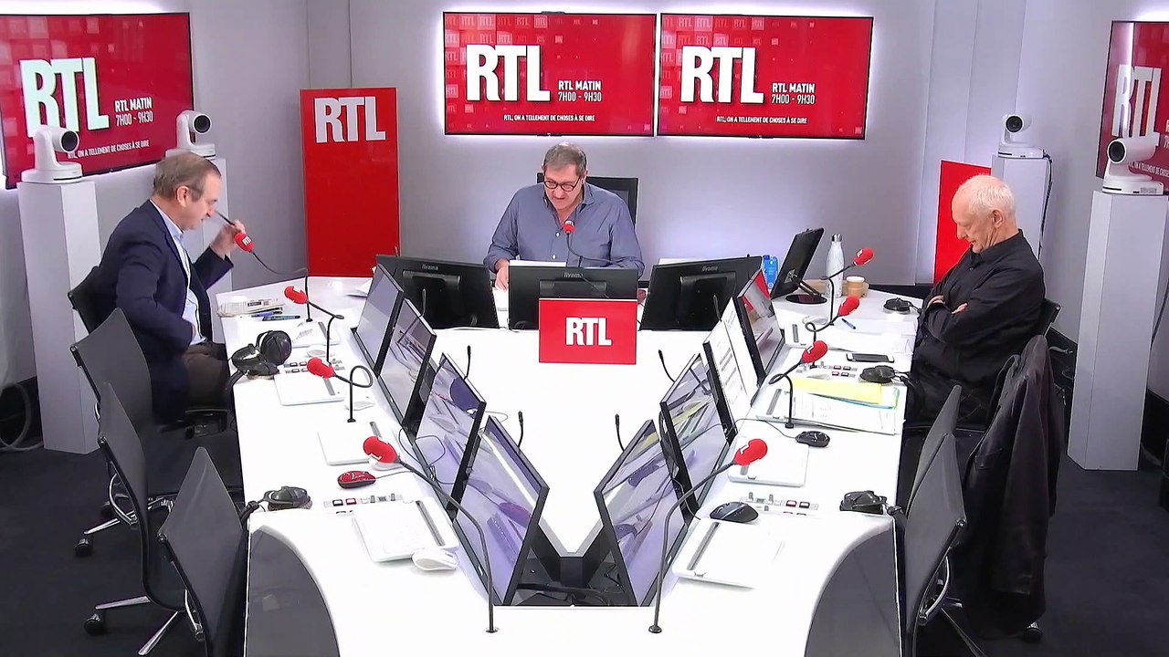 Fillon "est dans le déni" selon Domenach et Roquette