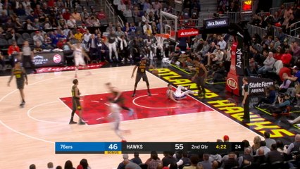 Simmons puts down huge alley-oop