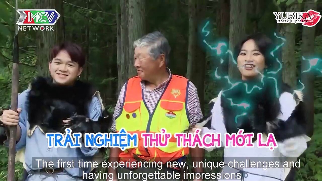 Viet Thi and Winner romantically feed each other Akita's special meat