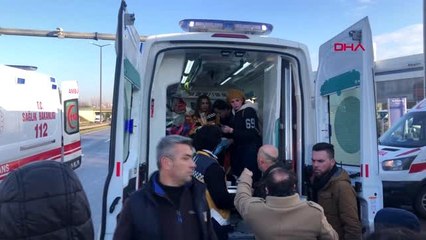 Sakarya ırak plakalı yolcu otobüsü, tır'a çarptı 6 yaralı