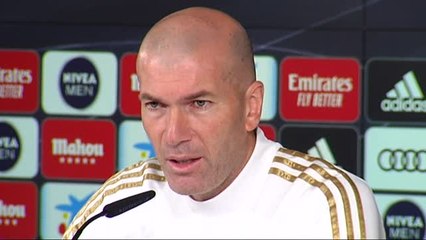 Zidane no contempla el traspaso de Bale: "Está con nosotros y cuento con él"