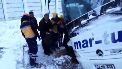 Aksaray'da kara saplanan otobüsün yolcuları AFAD ekiplerince kurtarıldı