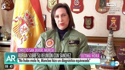 Margarita Robles aparece en TV con una 'chupa' de aviadora y Girauta no puede de la risa
