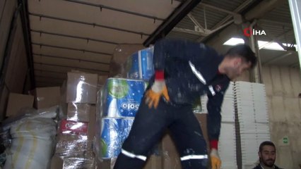 Yardım malzemeleriyle Elazığ’a giden belediye başkanı, vatandaşların acılarına ortak oldu