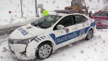 Kara saplanan aracı itmeye çalışırken kalp krizi geçiren kişi öldü