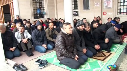 Deprem Sonrası İlk Cuma Namazında Elazığ’da Camiler Doldu, Taştı