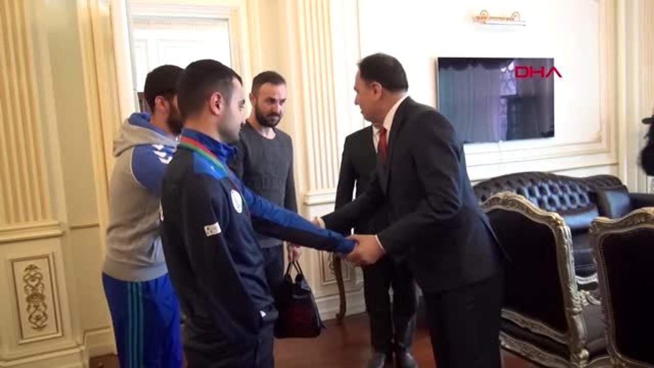 Spor avrupa şampiyonu engelli yüzücüye vali'den ödül