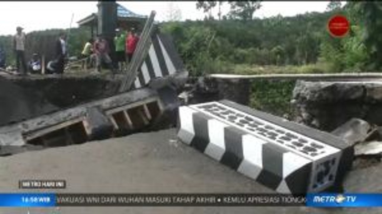 Jembatan Antardesa Di Malang Ambruk Video Dailymotion