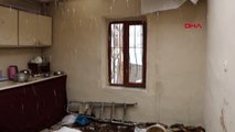 Hakkari'de 6 kişinin yaşadığı evin damı kısmen çöktü