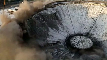 Rusya'da dev stadyum yıkım sırasında çöktü