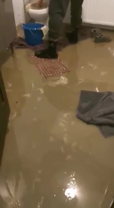 Dour: Il y avait au moins 5 cm d'eau remplie d'excréments