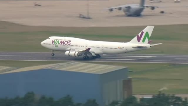 Los españoles atrapados en China por el coronavirus aterrizan en Reino Unido