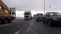 Kayseri-Malatya karayolu ulaşıma kapandı, uzun araç kuyrukları oluştu