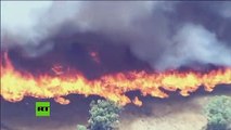 Incendio forestal sin control azota a la ciudad australiana de Perth y declaran en emergencia