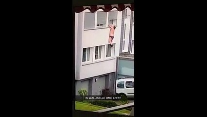 Quando o marido da amante chega mais cedo a casa... não há muitas saídas