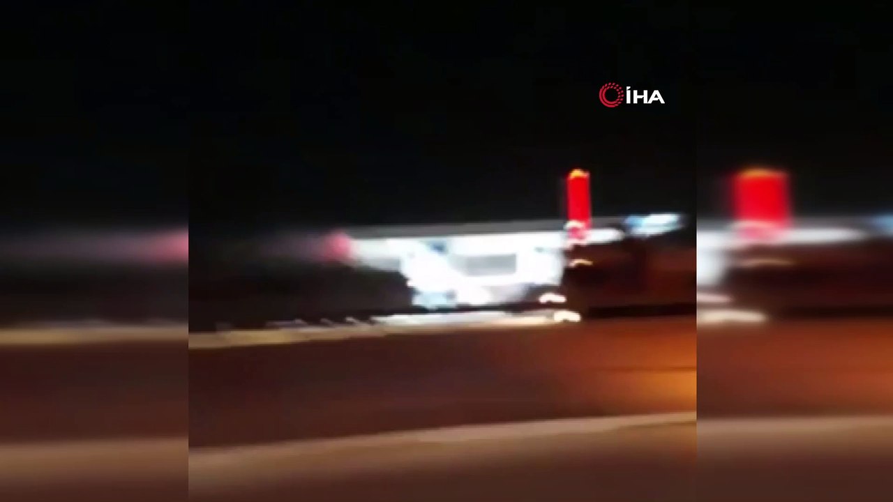 Erzurum-Horasan yolu kar ve tipi nedeniyle trafiğe kapandı