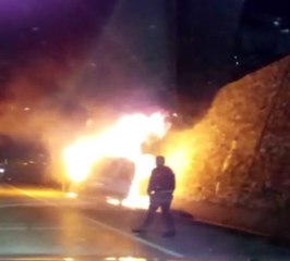 İstanbul'da minibüs alev alev yandı