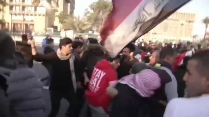 Tải video: Continúan las violentas protestas en Bagdad