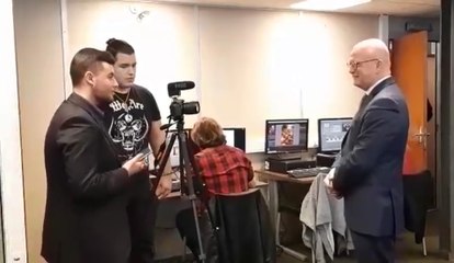 Adil, de l'Athénée d'Anvaing, interviewe J-L Crucke
