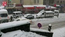 Bitlis'te kar yağışı nedeniyle yaklaşık 500 araç yolda mahsur kaldı
