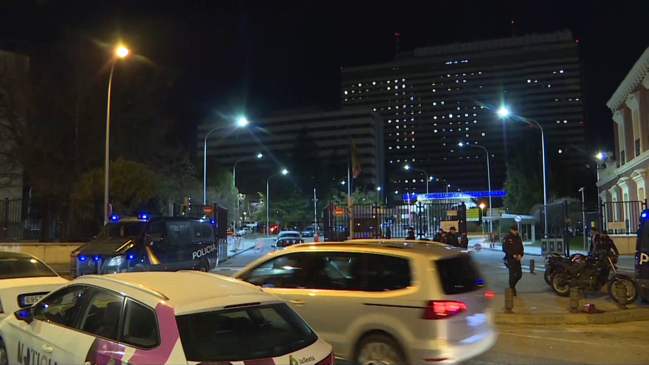 Los españoles repatriados de Wuhan llegan al hospital Gómez Ulla