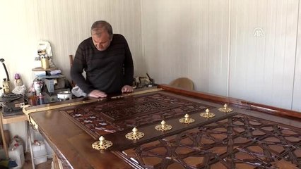 Asırlık kapıların ömrünü "özel ekip" uzatıyor