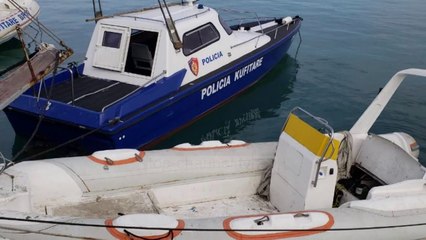 Shpëtohen 18 klandestinë dhe skafisti në Shkumbin! Mjeti rrezikoi të mbytej, pati defekt në motor