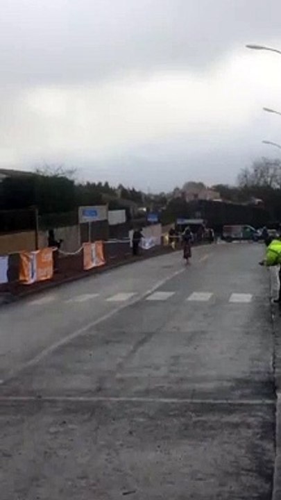 Arrivée d’Angelina au championnat de France de cyclo-cross ufolep à la 3 émerge
