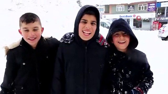 Varto'da Yağan Karın Keyfini Çocuklar ve Esnaflar Çıkardı